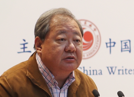 吉狄馬加：文學是讓我們靈魂相通的紐帶今天是一個復雜的世界，人類面臨著共同的困境、機遇和挑戰，命運前所未有地聯結在一起。[詳細]