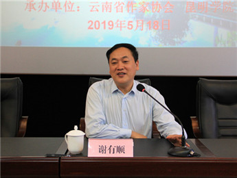 大多數(shù)優(yōu)秀文學(xué)作品都會給讀者以飽滿與扎實的閱讀之感，正如謝有順?biāo)f，盡管寫作是進(jìn)入一個想象的世界，但這個想象，終歸是從生活根系里長出來的。真實的寫作，總是起源于作家對自己最熟悉的人、事、物的基本感受……