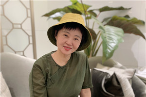 童話：獲獎作品《小翅膀》作者：周曉楓         獲獎感言　　此前我只寫散文，直到創作自己的第一個童話《小翅膀》——我偶然而意外地，從散文寫作者瞬間變成了兒童文學作家。這個過程，迅速得連我自己都覺得陌生和詫異。更讓我驚喜的是《小翅膀》受到的鼓勵，謝謝那些支持我的讀者們。