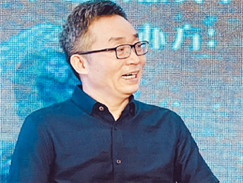 東西新長篇《回響》：每寫一章都發給刑偵朋友看