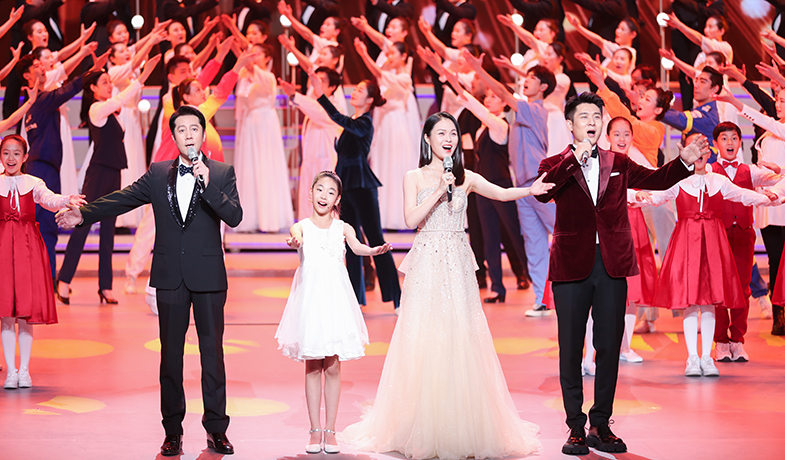 蔡國慶、龔爽、馬佳、田覓蜜演唱歌曲《新征程,我們一起遠(yuǎn)航》