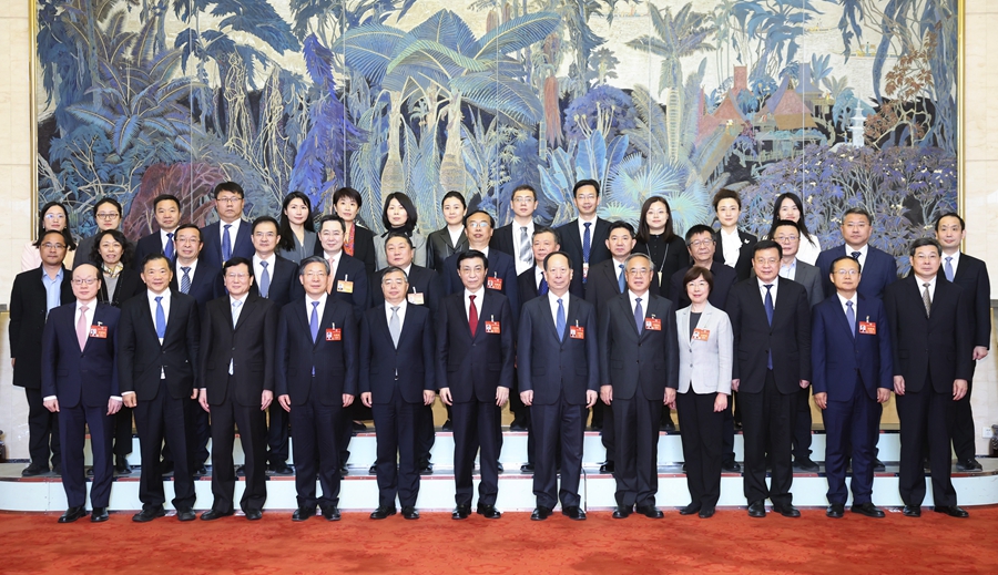 3月10日上午，中共中央政治局常委、全國政協(xié)主席王滬寧在北京人民大會堂看望參加全國政協(xié)十四屆二次會議宣傳報道的新聞工作者代表，代表全國政協(xié)向大家表示誠摯慰問和衷心感謝。新華社記者 黃敬文 攝