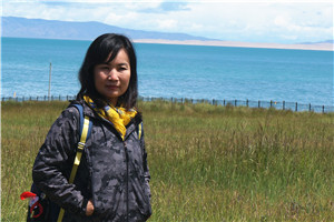 翻譯獎:國家通用語言文字←→蒙古文
作者:朵日娜(蒙古族)
獲獎感言大學畢業后,我到專門從事蒙譯漢文學翻譯的小機構——昭烏達譯書社工作。在著名文學翻譯前輩那順德力格爾老先生的指導下,投入到昭烏達譯書社龐大的翻譯出版工程——《歷代蒙古族文學作品選編》的編纂工作中。在編校收入叢書的眾多文學翻譯家譯作過程中……