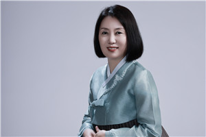 翻譯獎：國家通用語言文字←→朝鮮文作者：鄭風淑（朝鮮族）         獲獎感言感謝致力于培養各民族作家翻譯家的《民族文學》雜志，一直以來給我們搭建各具特色的平臺，讓我們各民族兄弟姐妹在共有的中華文化家園中盡情地書寫生活、表達胸臆，實現自我價值。 朝鮮族著名作家許連順跳出原有的創作思維，以作家特有的胸懷和眼界感悟博大精深的中華文化，探索邊疆少數民族文學融入……