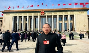 全國人大代表，貴州省文聯主席、省作協主席歐陽黔森