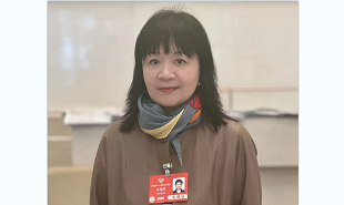 全國政協委員、中國視協副主席、上影集團編劇王麗萍