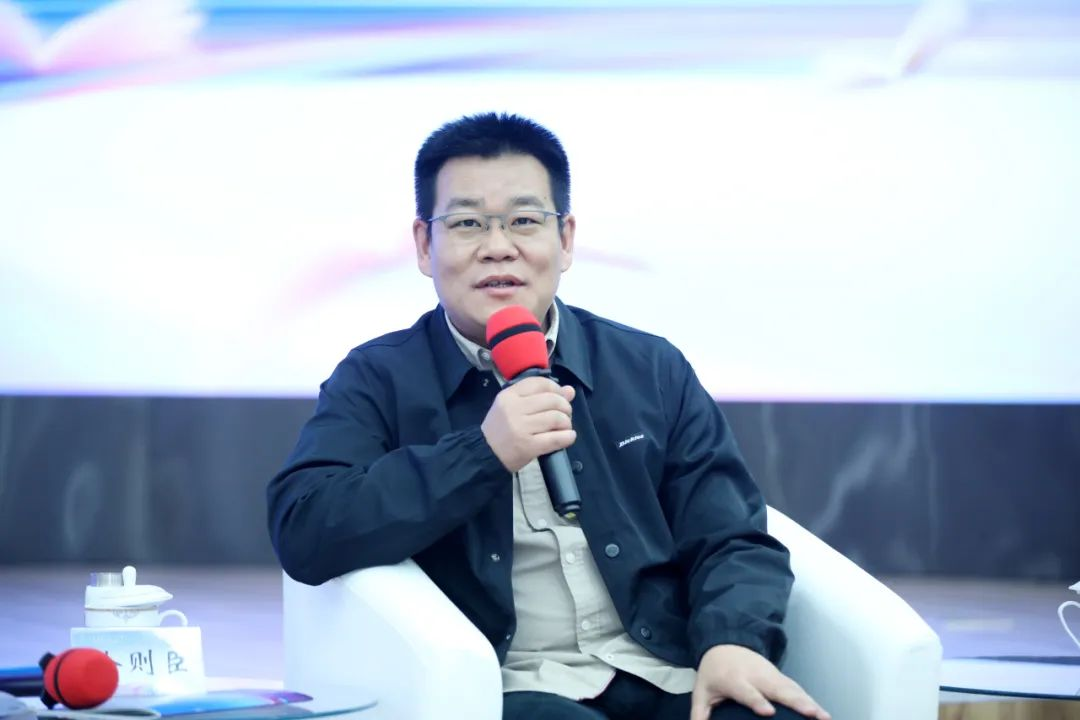 徐則臣發(fā)言