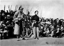 《放下你的鞭子》：“流動(dòng)的抗戰(zhàn)火炬”　　1939年，為抗戰(zhàn)籌款的徐悲鴻，遇到了來此地演出的新中國劇團(tuán)。[詳細(xì)]