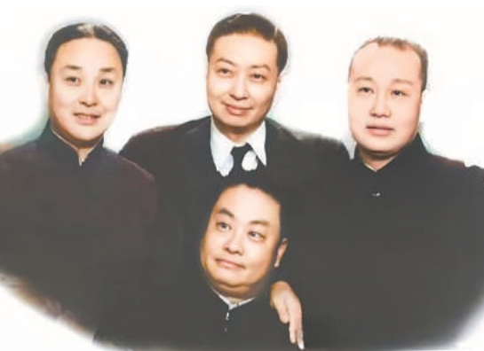 “四大名旦”的抗戰(zhàn)情懷　　抗戰(zhàn)時(shí)期，這四位京劇大師不與敵寇合作，不為敵人所利用，且以編演劇目借古喻今，展現(xiàn)了藝術(shù)家的高尚情操和民族氣節(jié)。[詳細(xì)]