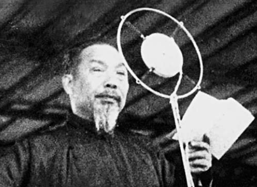 學(xué)者們的抗戰(zhàn)勝利時(shí)刻　　八十年前，當(dāng)日本投降的消息傳遍中國大地，不同境遇的學(xué)人以各自方式銘刻下這一歷史性時(shí)刻。[詳細(xì)]