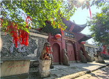 不止西南聯(lián)大，一位作家對(duì)十所抗戰(zhàn)內(nèi)遷大學(xué)的追尋　　這是一場(chǎng)持續(xù)8年的行走，和十條穿越硝煙的遷徙之路。2017年春，四川作家聶作平……[詳細(xì)]