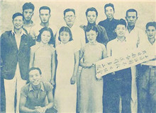 中國救亡劇團(tuán)的革命歷程　　烽火連天的抗戰(zhàn)歲月里，這支僅10余人的隊(duì)伍，以戲劇為武器，把舞臺(tái)當(dāng)戰(zhàn)場(chǎng)，跋山涉水，出生入死，在槍林彈雨的前沿陣地……[詳細(xì)]