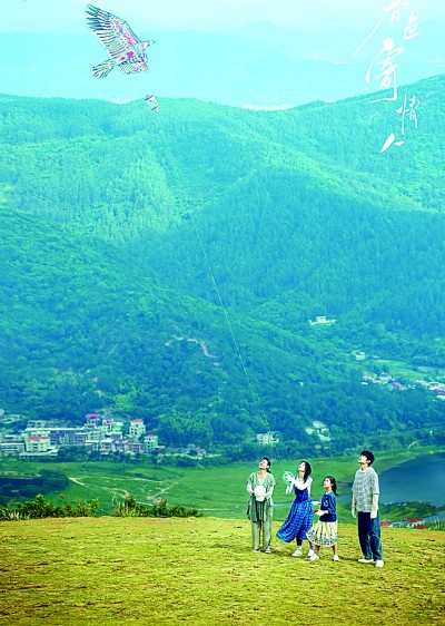 短篇網(wǎng)絡(luò)小說日漸成為影視改編的重要IP來源。圖為根據(jù)網(wǎng)絡(luò)小說《情人》改編的電視劇《春色寄情人》劇照。資料圖片